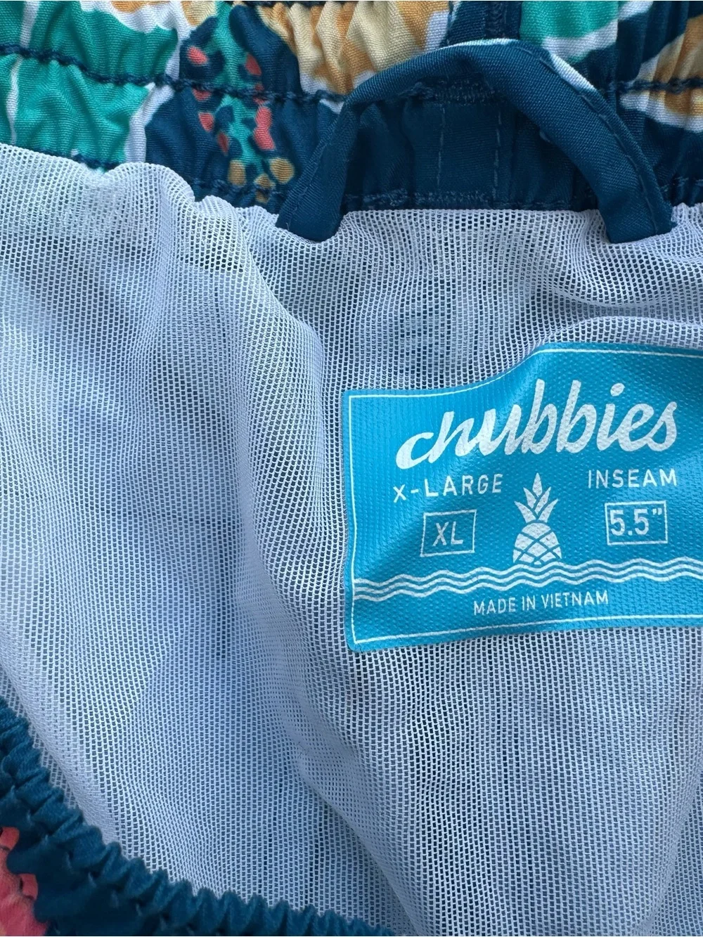 chubbies Navy Floral Hibiscus Swim Trunks xl